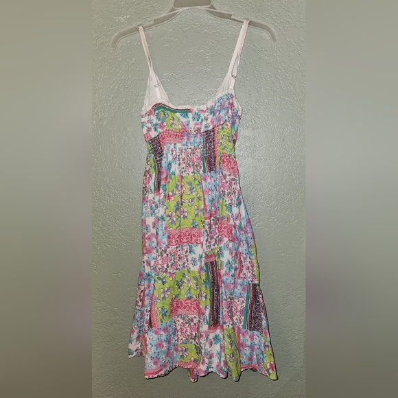 Adjustable strap floral patterned nightgown -Used - Picture 2 of 6